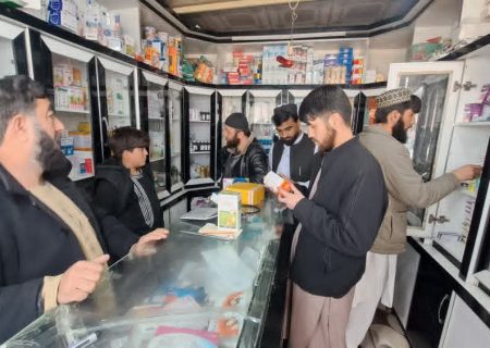 مُهرلاک یک درملتون و جمع‌آوری داروهای تاریخ‌گذشته در ولسوالی دوشی بغلان