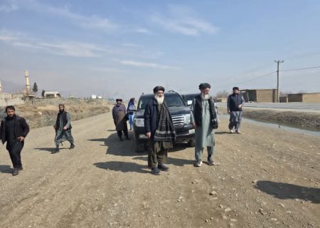 بازدید وزیر فواید عامه طالبان از روند کار پروژه لین دوم سرک بگرام–جبل‌السراج در پروان