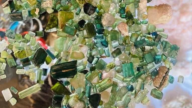 فروش بیش از ۱۱ هزار کیلوگرام سنگهای قیمتی در ولایت نورستان