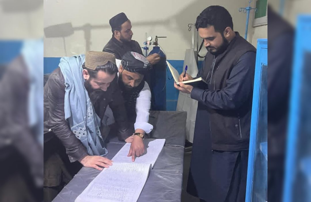 رئیس صحت عامه قندوز از شفاخانه ۵۰ بستر و مرکز صحی باسوس در ولسوالی امامصاحب بازدید کرد