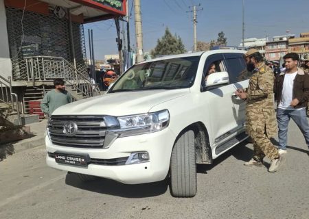 طالبان از ورود ۸۲۸ موتر بدون اسناد به کابل جلوگیری کردند