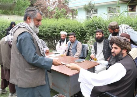 توزیع کمک نقدی برای ۱۷۰ خانواده نیازمند در ولایت بغلان