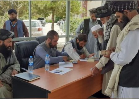 توزیع بیش از ۳.۳ میلیارد افغانی به عودت‌کننده‌گان و بی‌جاشدگان