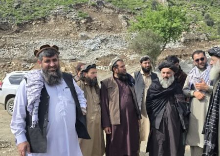 بازدید وزیر فواید عامه طالبان از چند پروژه‌‌ی زیربنایی در کنر
