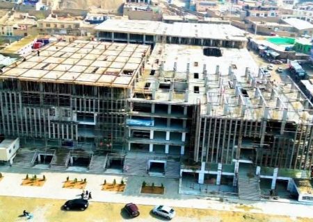 والی بغلان از روند ساخت مرکز تجارتی پلخمری بازدید کرد