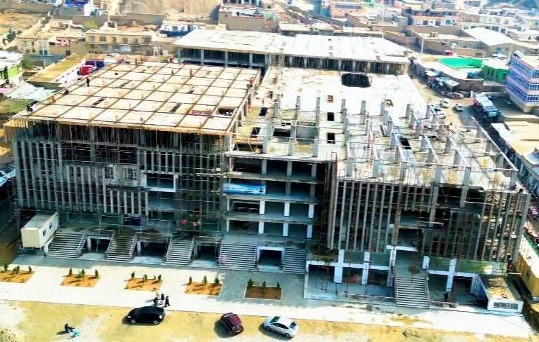 والی بغلان از روند ساخت مرکز تجارتی پلخمری بازدید کرد