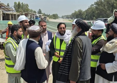 کار سرک لین دوم جلال‌آباد–تورخم از سر گرفته شد