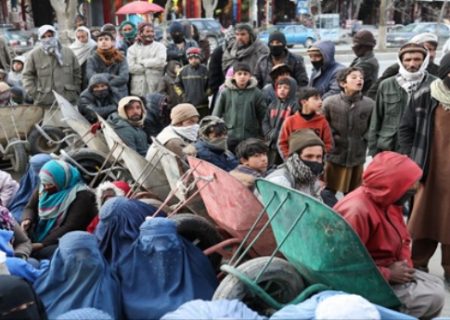 بانک جهانی از کاهش درآمد سرانه و افزایش فشار اقتصادی در افغانستان خبر داد