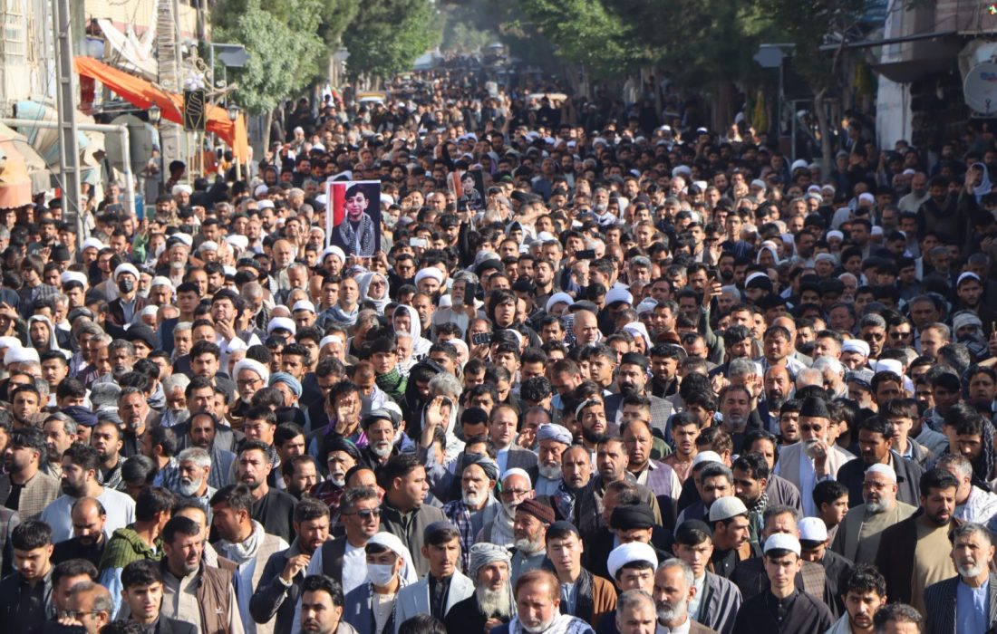تشییع باشکوه شهدای دهمیری هرات/ هزاران نفر پیکر شهدا را تشییع کردند