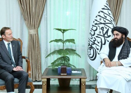 متقی در دیدار با ریچارد لیندزی: «وضعیت امنیتی افغانستان به‌گونه قابل توجهی بهبود یافته است»