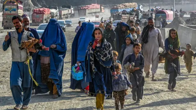 بیش از ۴ هزار مهاجر افغان در یک روز از پاکستان اخراج شدند