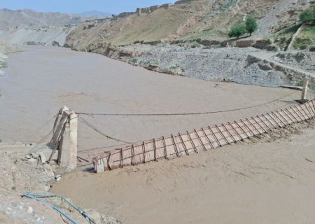 فروریختن پل در رستاق تخار، راه ارتباطی ۳۶ روستا را قطع کرد