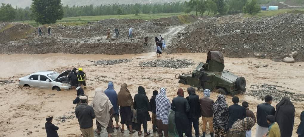 بارندگی شدید در تخار: ۲ کشته و ۳ زخمی بر اثر لغزش سنگ