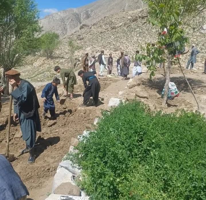 پاککاری ۳ کیلومتر کانال زراعتی در بدخشان/ تلاشهای مردمی برای احیای زمینهای آسیبدیده از سیلاب
