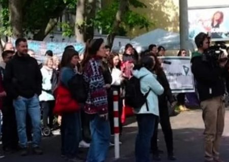 پناه‌جویان افغانستان در برلین علیه اخراج مهاجران و همکاری آلمان با طالبان اعتراض کردند