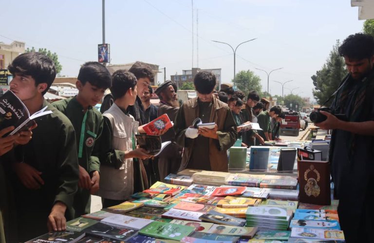 نمایشگاه یکروزه کتاب در پروان برگزار شد