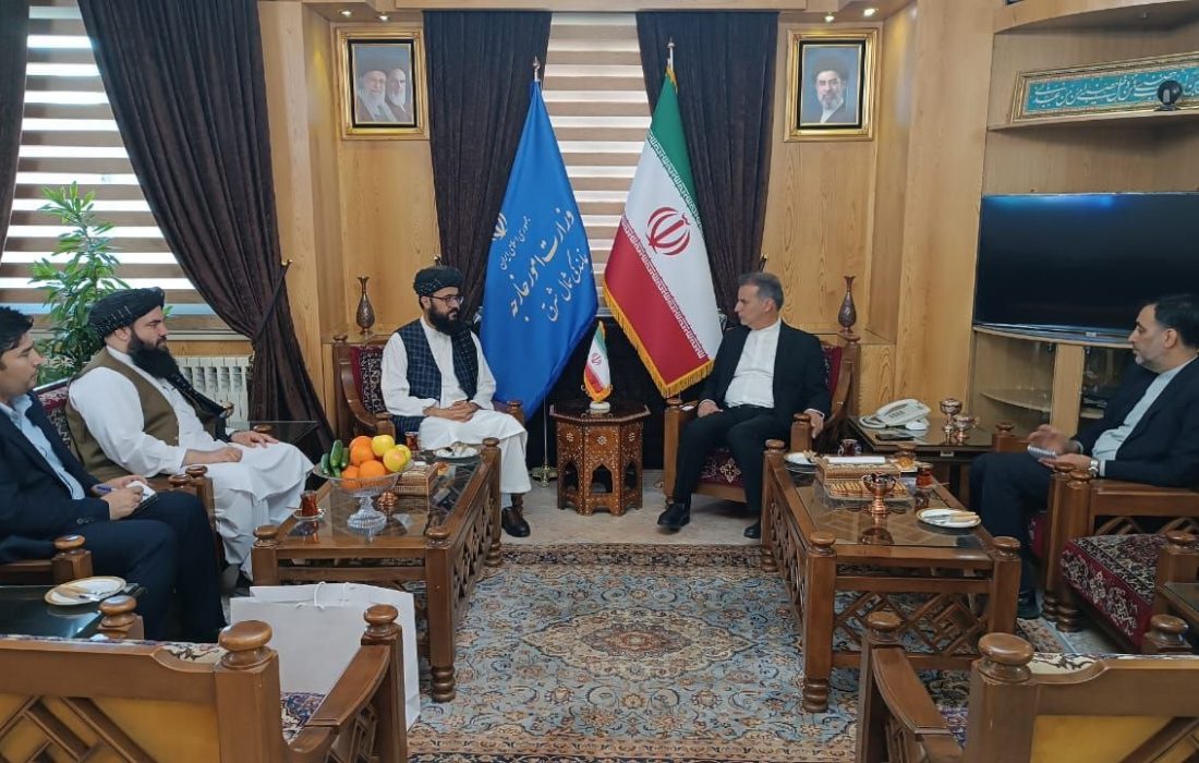 تأکید طالبان بر گسترش روابط اقتصادی با ایران در دیدار مقامهای دیپلماتیک در مشهد