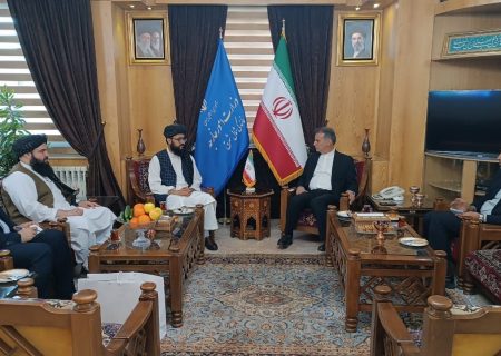 تأکید طالبان بر گسترش روابط اقتصادی با ایران در دیدار مقام‌های دیپلماتیک در مشهد
