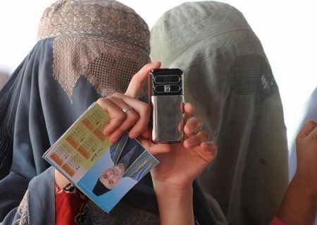 طالبان فروش سیم‌کارت به زنان را در یکاولنگ بامیان منع کرده‌اند