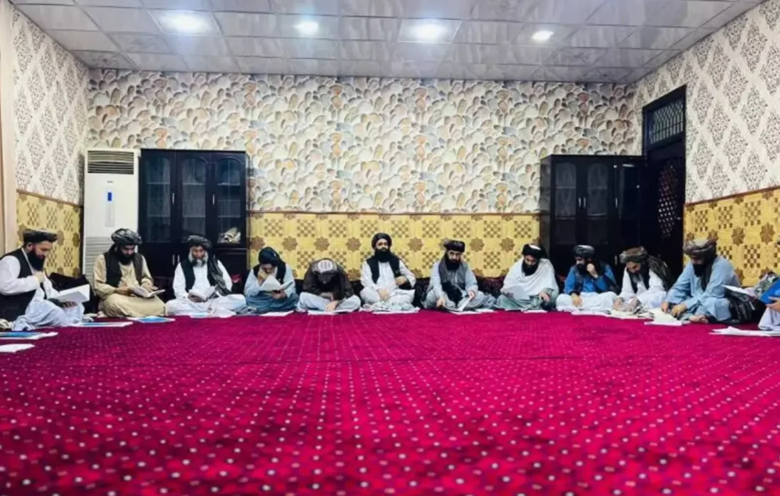 طالبان بر کنترل ایدئولوژیک در زون شمال تأکید کردند/ تدریس کتاب هبتالله در ادارهها اجباری شد
