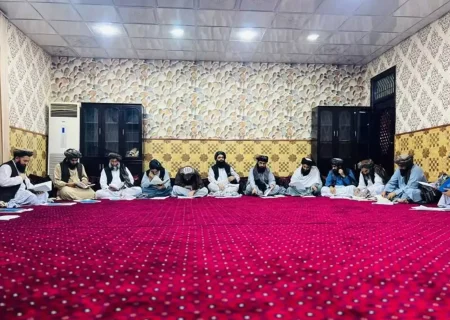 طالبان بر کنترل ایدئولوژیک در زون شمال تأکید کردند/ تدریس کتاب هبت‌الله در اداره‌ها اجباری شد