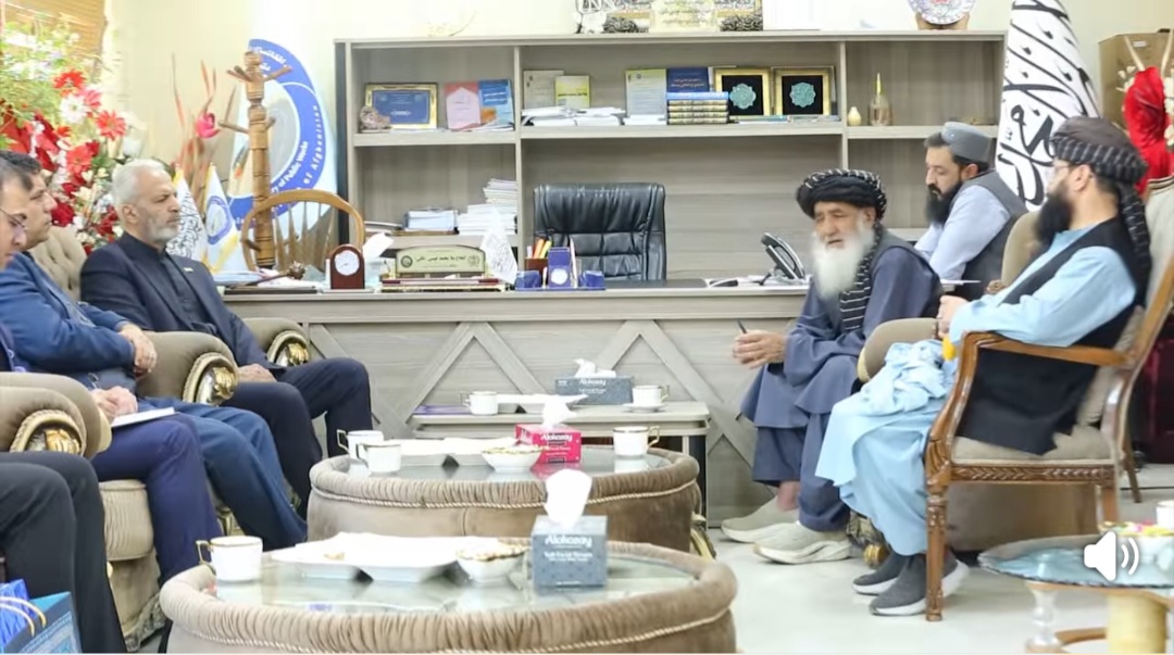 ایران کار بخش دوم سرک میل ۷۸ ابونصر فراهی را پیش میبرد/ تأکید ایران بر گسترش همکاریهای اقتصادی با افغانستان
