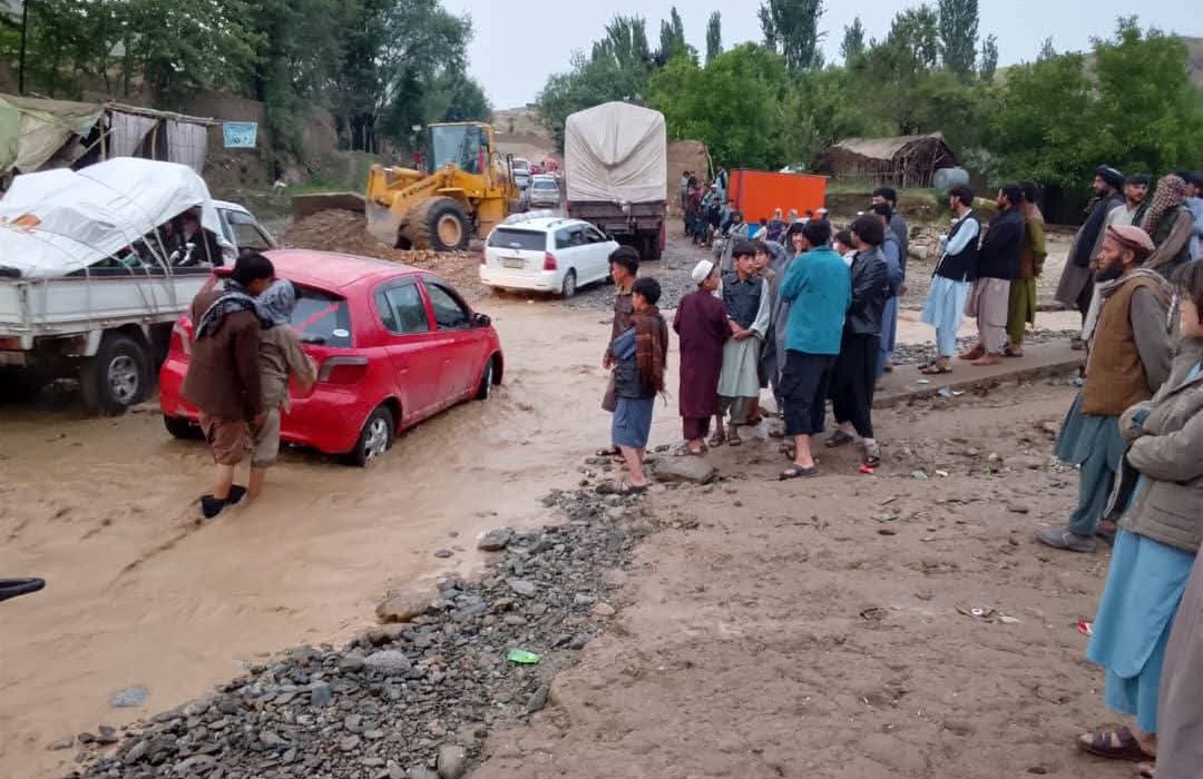 بازگشایی شاهراه تخار–بدخشان پس از پاککاری مسیرهای آسیبدیده از سیلاب