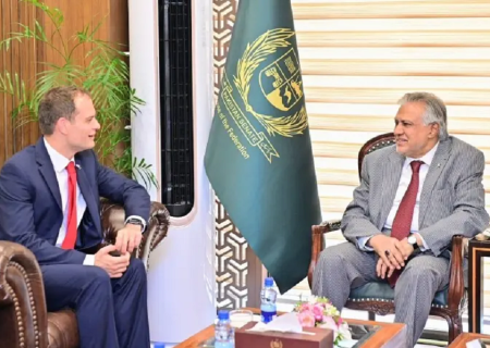 بریتانیا: افغانستان و پاکستان از تشدید تنش‌ها خودداری کرده و گفتگو را در اولویت قرار دهند