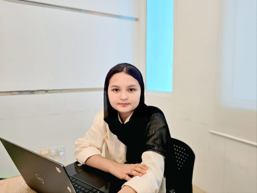 از بامیان تا دانشگاههای جهان/ فاطمه سخیزاده دختر افغان از چهار دانشگاه بینالمللی پذیرش گرفت