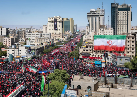 واشنگتن‌پست: تشییع باشکوه رهبر شهید ایران، مقامات تهران را جسورتر کرده است