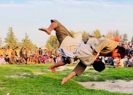 برگزاری مسابقات کشتی محلی در تخار با حضور ورزشکاران سه ولایت