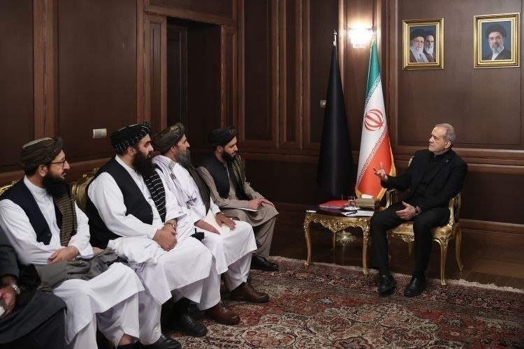 پزشکیان: گسترش روابط با افغانستان از اولویت‌های راهبردی سیاست خارجی ایران است