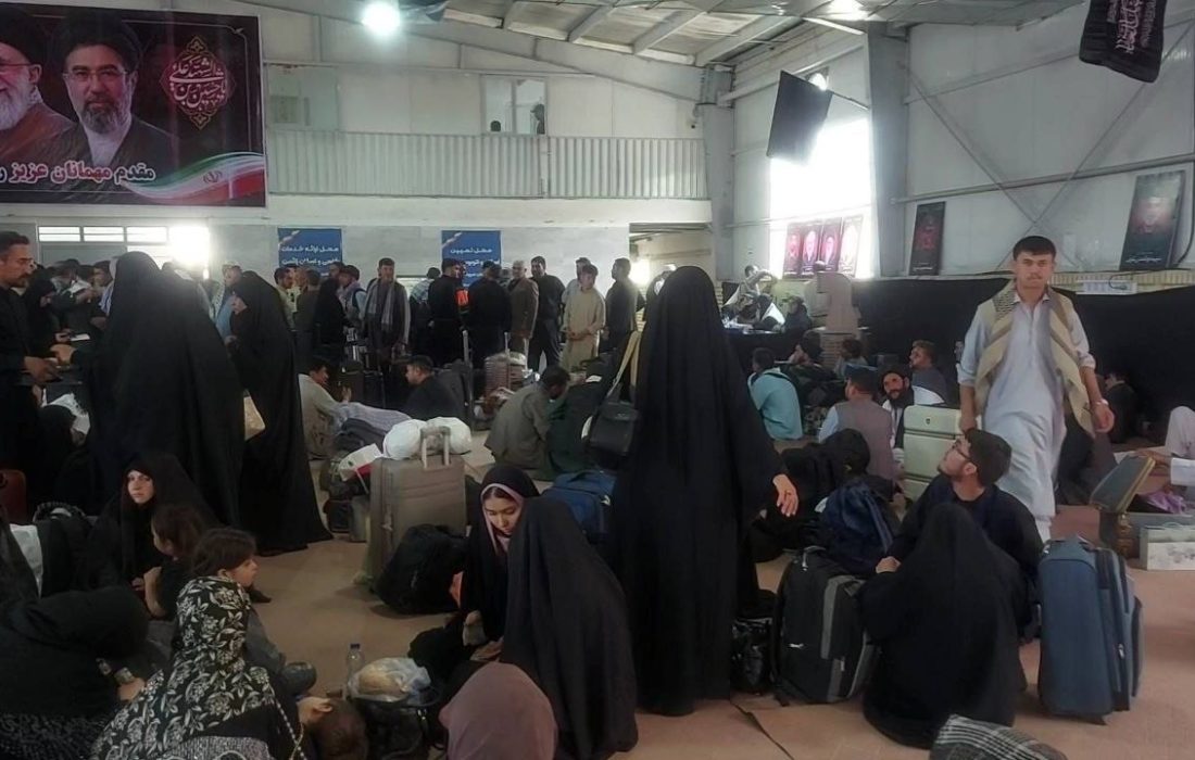 ورود بیش از ۱۵۰۰ شهروند افغانستانی از مرز دوغارون برای شرکت در مراسم تشییع رهبر شهید