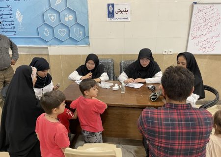 بیش از ۱۲۰ داکتر افغانستانی در مشهد به تشییع‌کنندگان رهبر شهید خدمات صحی رایگان ارائه می‌کنند
