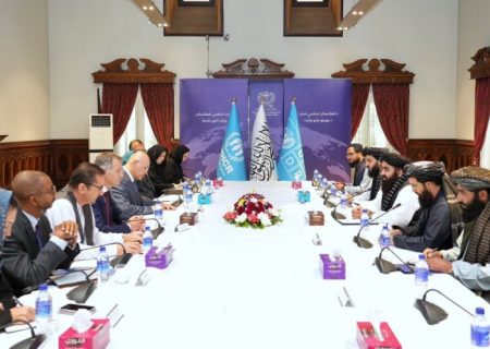 متقی در دیدار با مقام‌های سازمان ملل: نگران اخراج اجباری مهاجران افغان هستیم