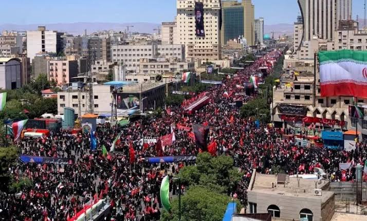 تشییع میلیونی امام شهید در مشهد، در صدر پوشش رسانه‌های مطرح جهان