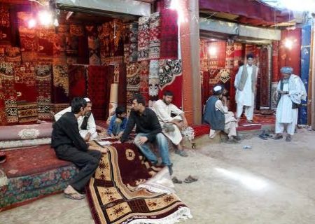 طالبان: نزدیک به یک میلیون نفر در صنعت قالین‌بافی افغانستان مشغول کار هستند