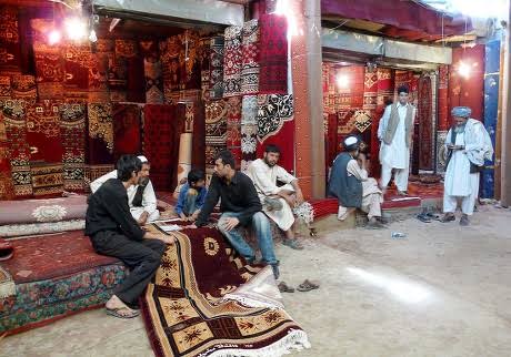 طالبان: نزدیک به یک میلیون نفر در صنعت قالین‌بافی افغانستان مشغول کار هستند