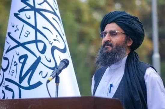 ملا عبدالغنی برادر در رأس هیأت بلندپایه افغانستان برای شرکت در مراسم تشییع رهبر شهید انقلاب اسلامی عازم تهران می‌شود