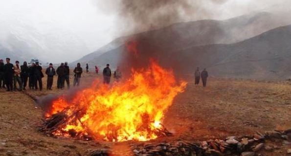 حریق بیش از ۱۱ هزار کیلوگرام تریاک در بدخشان؛ ۲۲ نفر در پیوند به قاچاق بازداشت شدند