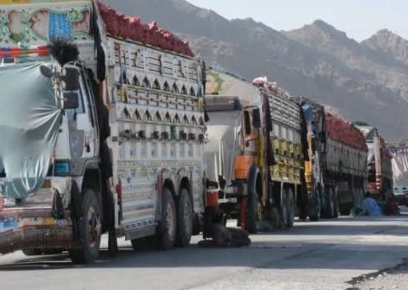 ضرر یک میلیارد دالری به پاکستان در پی انسداد تجارت با افغانستان