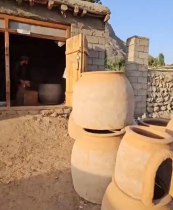 رونق دوباره تنورسازی سنتی در بدخشان؛ حرفه‌ای قدیمی که هنوز جایگاه خود را حفظ کرده است