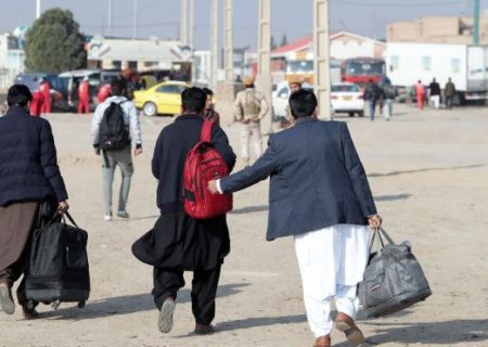 بی‌نظمی شرکت‌های حمل‌ونقل، زائران افغانستانی را در مرز اسلام‌قلعه سرگردان کرد