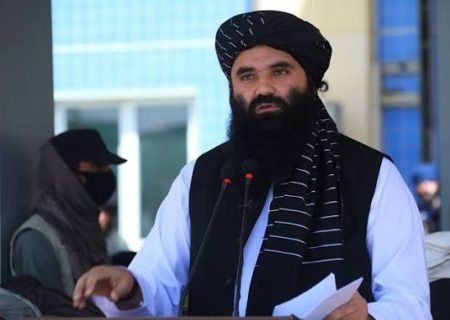 حقانی از خلیلی و محقق خواست به افغانستان بازگردند
