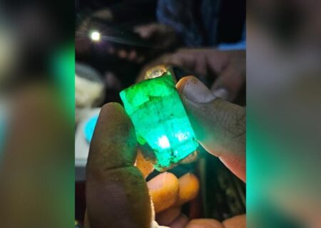 فروش بیش از ۱۱ هزار قیراط زمرد پنجشیر به ارزش ۳۰۷ میلیون افغانی توسط طالبان