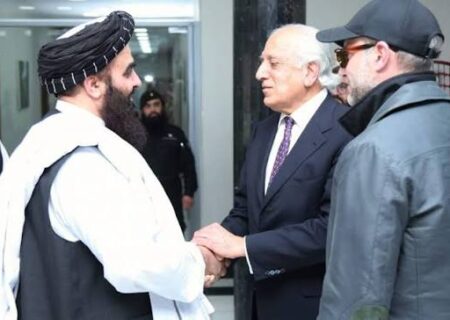 دیدار متقی و خلیل‌ زاد درباره گسترش روابط کابل و واشنگتن