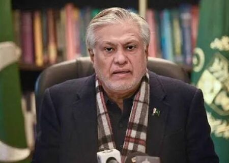 وزیر خارجه پاکستان خواستار لغو محدودیت‌های طالبان بر زنان و ایجاد حکومت فراگیر شد
