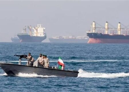 سپاه پاسداران از هدف قرار دادن شناور بدون سرنشین ارتش امریکا در تنگه هرمز خبر داد