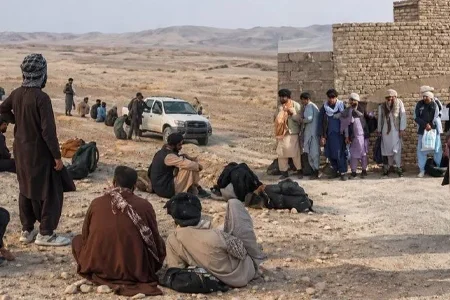 کشف سه مخفیگاه انتقال غیرقانونی مسافران در نیمروز: از خروج ۱۱۰ نفر جلوگیری شد