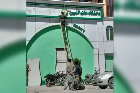 دانشجویان تکنالوژی طبی دانشگاه خاتم‌النبیین در بلاتکلیفی ادامه تحصیل
